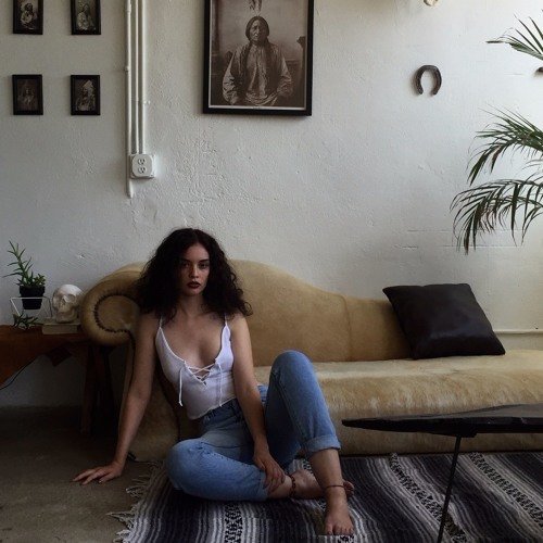 ALBUM: Sabrina Claudio - Confidently Lost (2017)