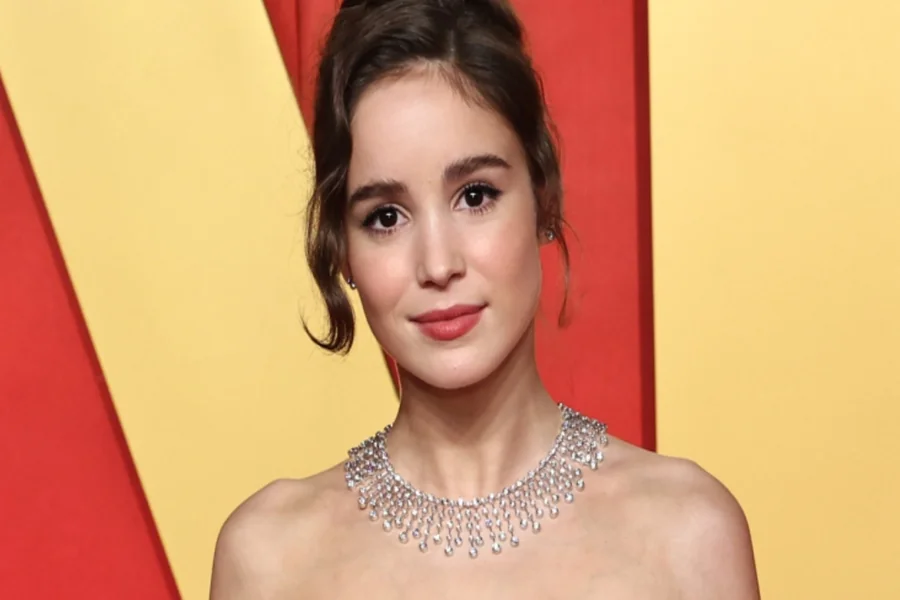 Alba Baptista Height