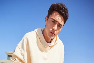 Darren Barnet Height