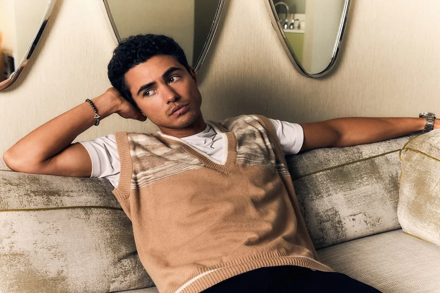 Darren Barnet Height