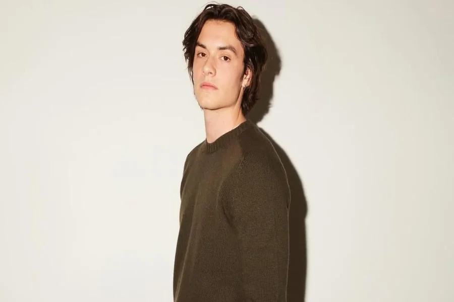 Louis Partridge Height